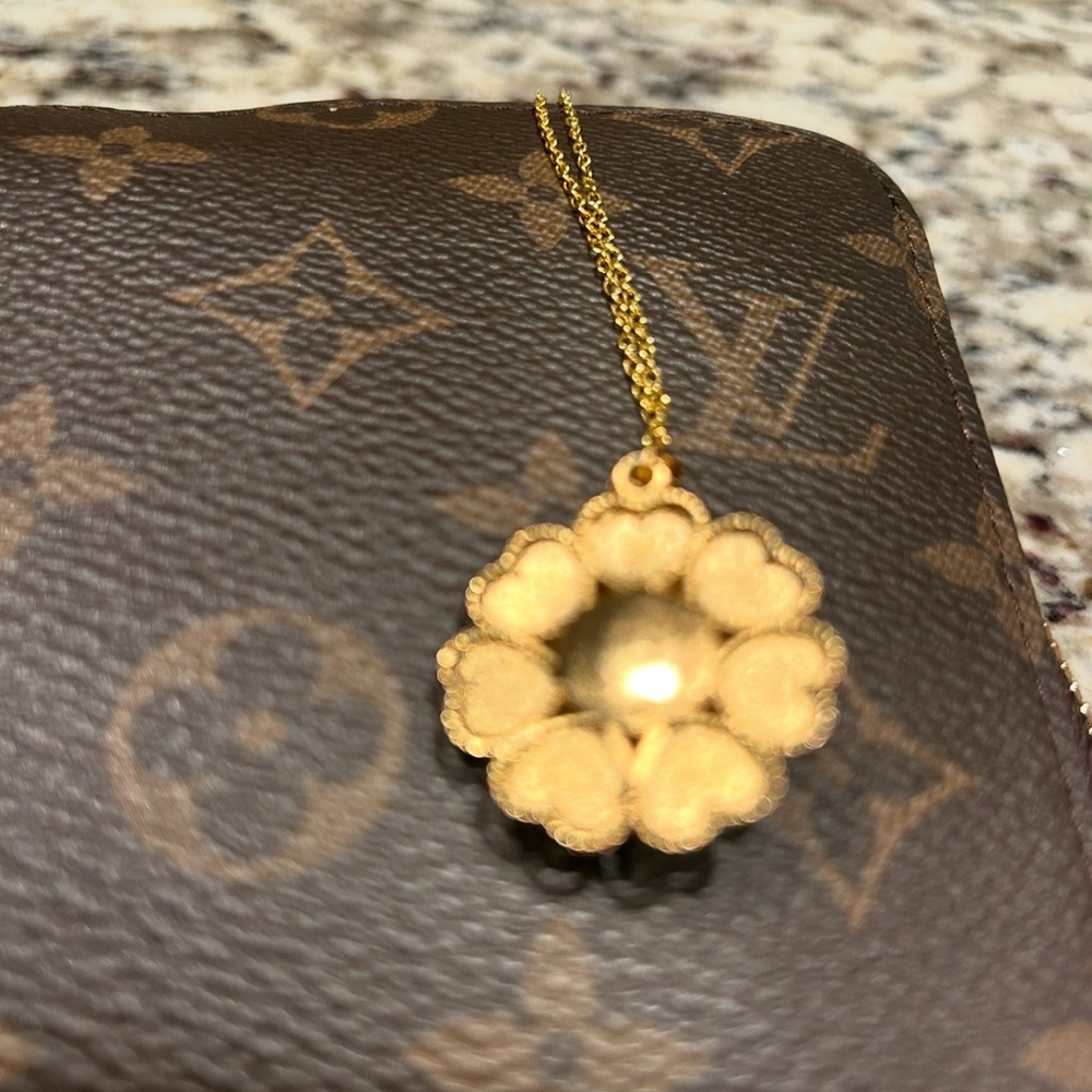 Beautiful Thai Flower Necklace - Picture 3 of 3